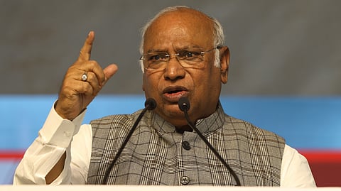 പാന്‍ ‘ഇന്ത്യ’ നയിക്കാന്‍ ഖാർഗെ:
പ്രതിസന്ധികളോട് പടവെട്ടി നേതാവായ ചരിത്രം 