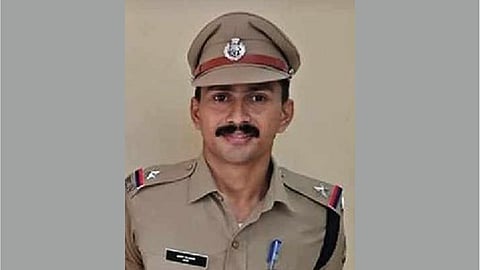 SI hanging himself in police academy