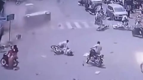 Speeding car plows into 5 bikes