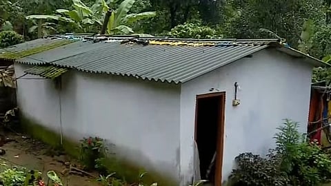 Only three bulbs, a TV and a fridge; The electricity bill of a one-room house is half a lakh rupees