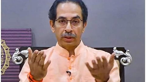 അടയ്ക്കയ്ക്കും തക്കാളിക്കും പകരം ചാണകവും തേങ്ങയും: ഉദ്ധവ് താക്കറെയുടെ വാഹനത്തിന് നേരെ ആക്രമണം: വിഡിയോ