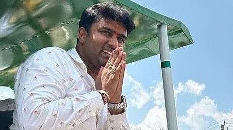 ഭീഷണിപ്പെടുത്തി  യുവാവിനെ പീഡിപ്പിച്ചു, പ്രജ്ജ്വല്‍ രേവണ്ണയുടെ സഹോദരനെതിരെയും കേസ്