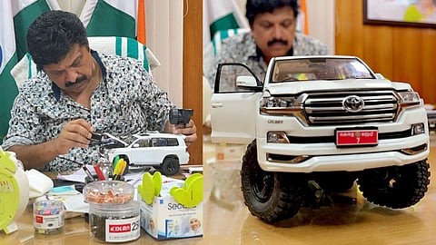 'മെയ്തീനേ... ആ ചെറ്യേ സ്പാനറൊന്നെടുക്കീ‌'; മന്ത്രി ​ഗണേഷ് കുമാറിന്റെ കളിപ്പാട്ട ചിത്രം, വൈറൽ