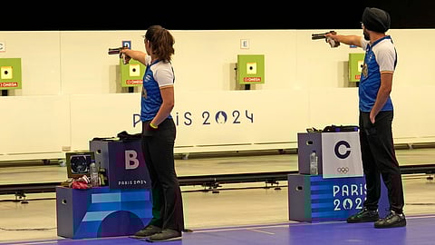 Manu-Sarabjot Singh win medal