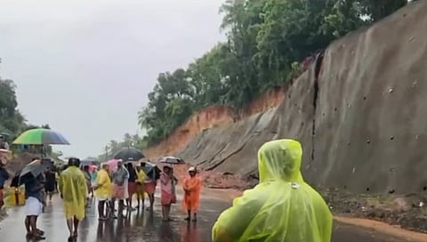 wall collapses on the national highway in vadakara