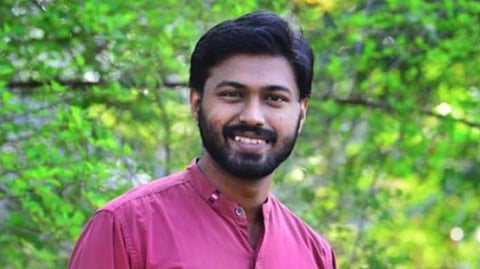 traveller hit the bike young biker died