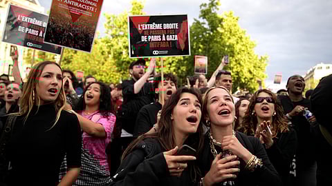 ഇടത്തോട്ടു സിഗ്‌നലിട്ട് വലത്തോട്ടു തിരിയുന്ന
യൂറോപ്പ്

