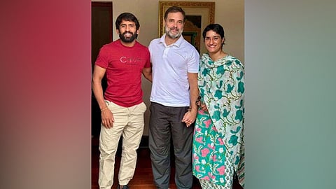 Bajrang Punia and Vinesh Phogat met Rahul Gandhi