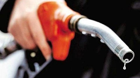 ഇറാന്‍- ഇസ്രയേല്‍ യുദ്ധം: എണ്ണ വില കുതിക്കുന്നു, ബാരലിന് 80 ഡോളറിലേക്ക്; ഏഷ്യന്‍ വിപണി കൂപ്പുകുത്തി