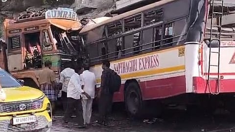 8 Killed, 30 Injured In Road Accident