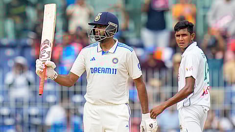 അര്‍ധ സെഞ്ച്വറി നേടിയ ആര്‍ അശ്വിന്‍ 
