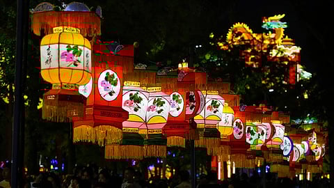 ഉത്സവച്ഛായയിൽ ശരത് കാലം 