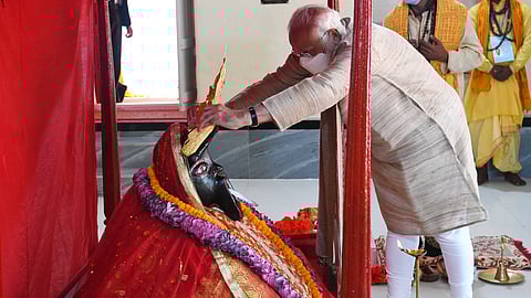 കാളിദേവിക്ക് മോദി സമ്മാനിച്ച സ്വര്‍ണ കിരീടം മോഷണം പോയി; അന്വേഷണം; വീഡിയോ