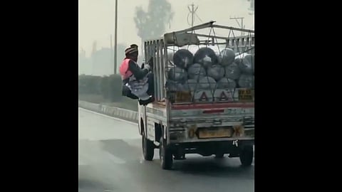 Man Flees With Money Garland From Wedding, Chase From Groom