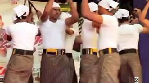 വൈറലായ കോല്‍ക്കളി ദൃശ്യം