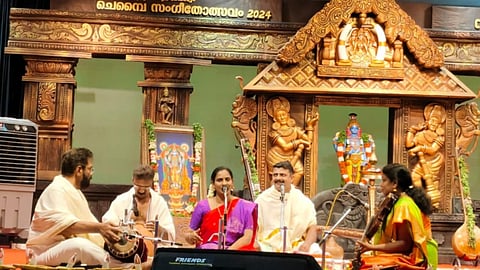 ആനയടി ധനലക്ഷ്മിയുടെ കച്ചേരി