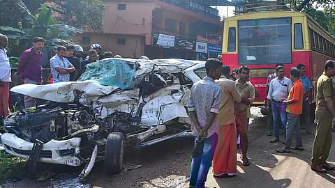 ആലപ്പുഴ അപകടം; കെഎസ്ആർടിസി ഡ്രൈവറെ ഒഴിവാക്കി, കാറോടിച്ച വിദ്യാർഥി പ്രതി