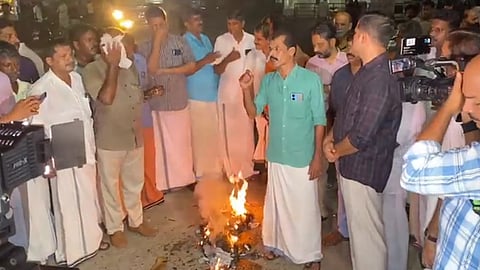 Congress workers burnt MK Raghavan's effigy