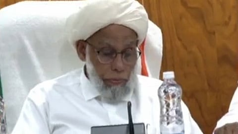 ഉമര്‍ ഫൈസി മുക്കം അധിക്ഷേപിച്ചു;  ജിഫ്രി മുത്തുക്കോയ തങ്ങള്‍ മുശാവറ യോഗത്തില്‍ നിന്ന് ഇറങ്ങിപ്പോയി