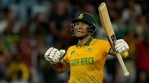 Reeza Hendricks 117 powers South Africa