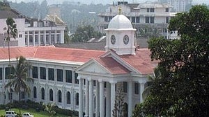 Snake found again in Secretariat, beat it to death