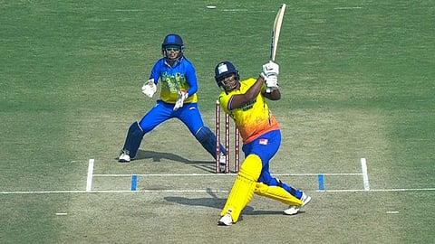Kiran Navgire hits 8 sixes