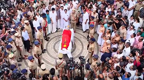 MT Vasudevan nair funeral at Mavoor road Smrithi path