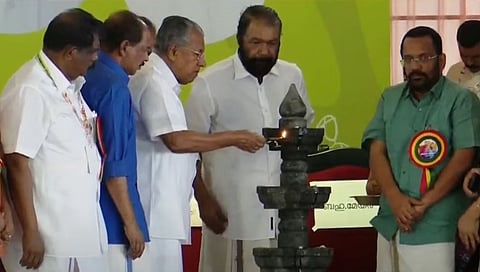 സംസ്ഥാന സ്‌കുള്‍ കലോത്സവം മുഖ്യമന്ത്രി ഉദ്ഘാടനം ചെയ്യുന്നു 