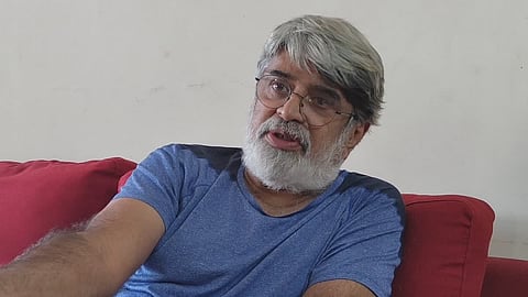 കാറിന്റെ വെളിച്ചത്തില്‍ വഴിയില്‍ പറന്ന  വെള്ളനിറത്തിലുള്ള നോട്ടീസുകള്‍; അങ്ങനെ പെറുക്കിയെടുത്ത തിരക്കഥയാണ് 'കടവ്'