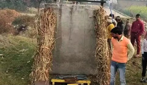 Transformer theft leaves UP village without power for 25 days .