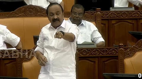 'എന്റെ അവകാശം, ആരുടേയും ഔദാര്യമല്ല'; സ്പീക്കറും പ്രതിപക്ഷ നേതാവും നേര്‍ക്കുനേര്‍, നിയമസഭയില്‍ ബഹളം
