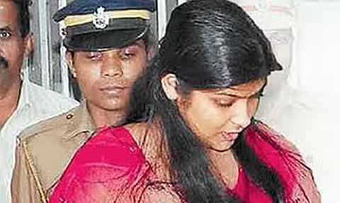 2009 നവംബര്‍ ഏഴിനാണു ഷെറിന്റെ ഭര്‍ത്തൃപിതാവ് ഭാസ്‌കര കാരണവര്‍ കൊല്ലപ്പെട്ടത്.