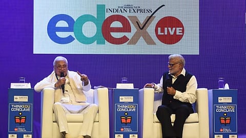 
ആരിഫ് മുഹമ്മദ് ഖാന്‍ കോണ്‍ക്ലേവില്‍
