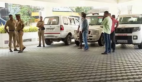 Bomb threat at hotel in Thiruvananthapuram Email message