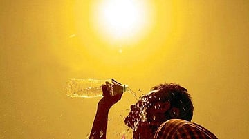 എട്ടു ജില്ലകളിൽ ഉയർന്ന താപനില മുന്നറിയിപ്പ്, യെല്ലോ അലർട്ട്