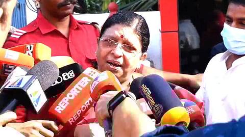 'കോടതി കുറ്റക്കാരനെന്ന് കണ്ടെത്തട്ടെ; നിയമപരമായി രാജിവയ്‌ക്കേണ്ടതില്ല'; മുകേഷിനെ ന്യായീകരിച്ച് വനിത കമ്മീഷന്‍