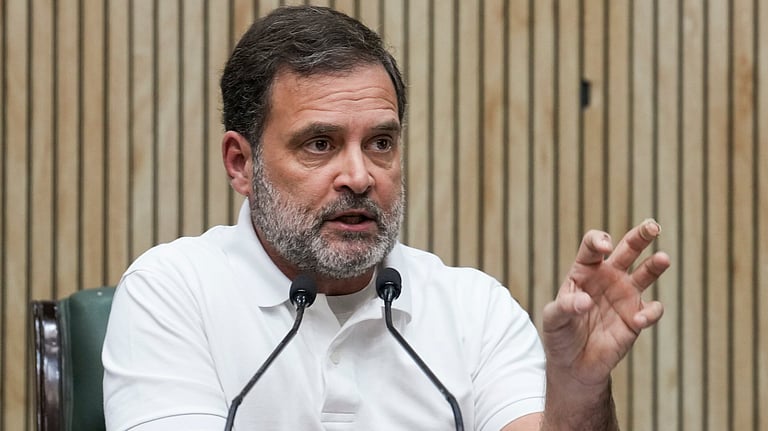 ‘ദുരന്ത ബാധിതര്‍ക്കായി പിരിച്ച ഫണ്ടിന്‍റെ കണക്കു പുറത്തുവിടണം’; രാഹുല്‍ ഗാന്ധിക്ക് കത്തയച്ച് സന്തോഷ് കുമാര്‍ എംപി