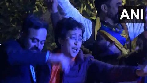 വിജയം ആഷോഷിക്കുന്ന അതിഷി