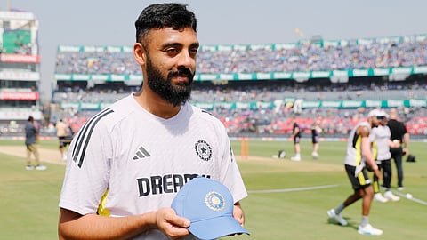 England win toss, elect to bat; Virat Kohli and Chakravarthy in Indian XI