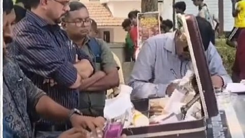 Village assistant caught by vigilance while accepting bribe