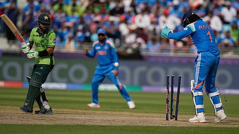 പാകിസ്ഥാൻ ക്യാപ്റ്റൻ മുഹമ്മദ് റിസ്വാൻ അക്ഷർ പട്ടേലിന്റെ പന്തിൽ ക്ലീൻ ബൗൾ‍ഡായപ്പോൾ