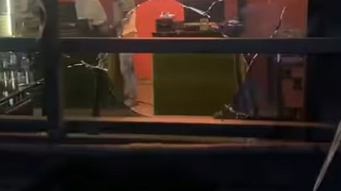 Stones pelted on hotel