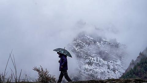 Kashmir shivers in bitter cold