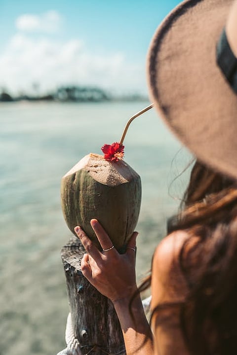 7 benefits of drinking coconut water every day