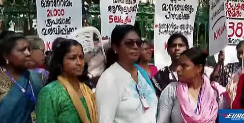 ആശ വര്‍ക്കര്‍മാരുടെ സമരം
