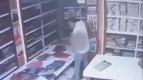 Twelve-year-old boy attacked while changing clothes at clothing store