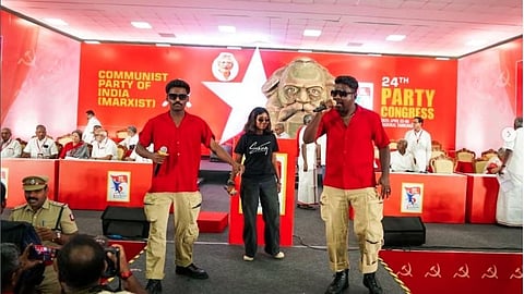 CPIM: 'ഇത് ഇടതുപടൈ, ഉലകെ കാക്കും പടൈ'; സിപിഎം പാര്‍ട്ടി കോണ്‍ഗ്രസിനെ ആവേശം  കൊള്ളിച്ച് തമിഴ് റാപ് - വിഡിയോ