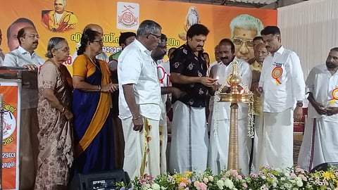 പൊയ്ക്കാട്ടുശ്ശേരി എന്‍എസ്എസ് കരയോഗത്തിന്റെ അപകട ഇന്‍ഷുറന്‍സ് പദ്ധതിയുടേയും വെബ് സൈറ്റിന്റേയും ഉദ്ഘാടനം നിര്‍വ്വഹിക്കുന്ന മന്ത്രി കെ ബി ഗണേഷ് കുമാര്‍