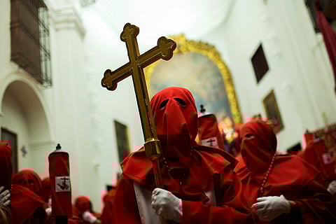 ദൈവത്തിന്റെ പരമാധികാരം  രാഷ്ട്രീയ പരമാധികാരമായി പകര്‍ത്തിയെഴുതിയപ്പോള്‍; രാഷ്ട്രീയ ദൈവവിശ്വാസത്തെക്കുറിച്ച് 