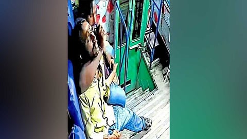 passenger strangled and mobile phone and money snatched, investigation 